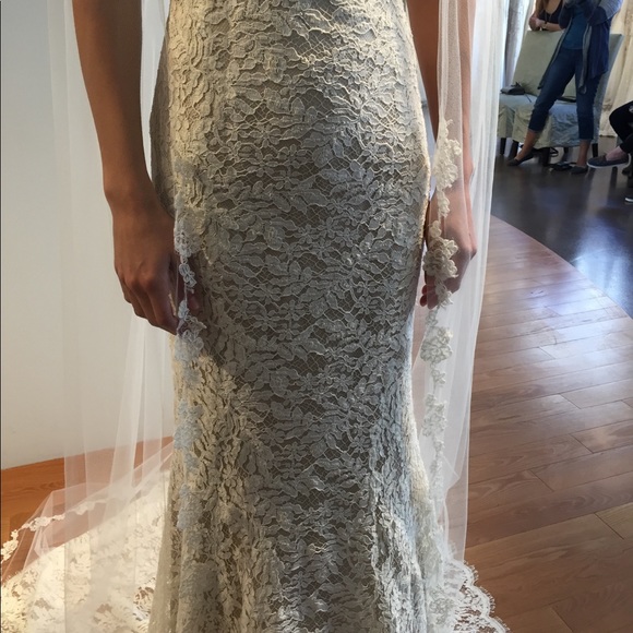 Wedding dress - Picture 6 of 8